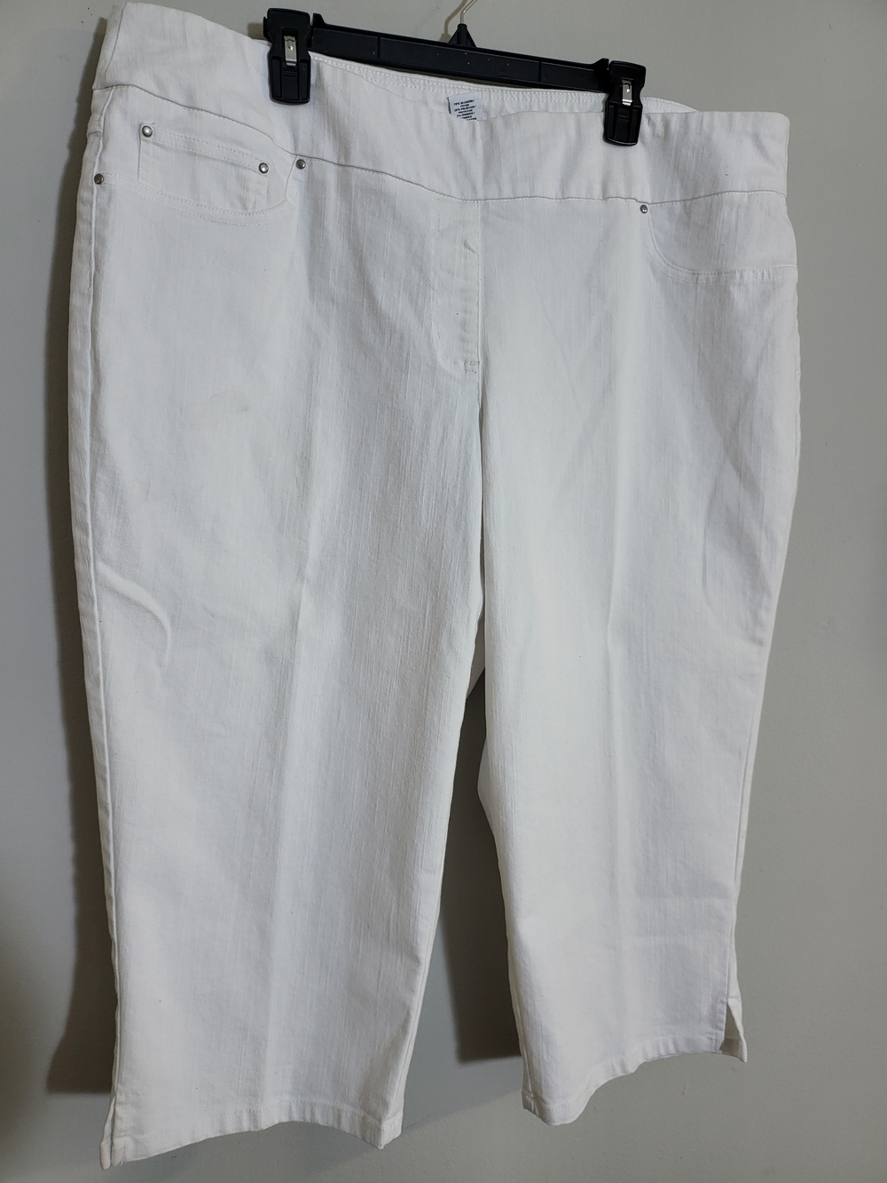 Ruby Rd. White Crop Capris